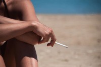 Španija: Barselona zabranjuje pušenje na plažama