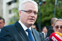 Ivo Josipović autom udario u ogradu zagrebačkog kafića