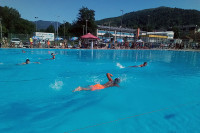 Foča: Prvo takmičenje u plivanju privuklo veliki broj učesnika i navijača