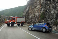 Jedna osoba poginula, četiri povrijeđene u automobilu registracija BiH