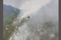 Helikopteri oružanih snaga gase požare u Hercegovini