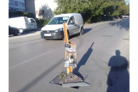 Polomljen poklopac šahta na saobraćajnici u naselju Obilićevo