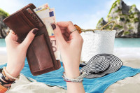 Казне до 200 евра: Пешкири на плажи постају прошлост?