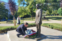 Селаковић положио вијенац на споменик Гаврилу Принципу