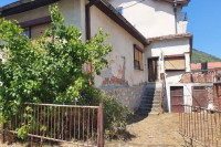 Porodici Manojlović kupljena stara kuća, potrebna rekonstrukcija