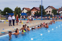 Ugljevik: Besplatnu školu plivanja završilo 130 djece
