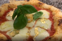 У близини Венеције могуће је појести златну пицу