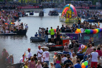 Stotine hiljada na proslavi duž kanala Amsterdama