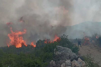 I dalje gori na planini Žabi, vatra krenula ka Prapratnici