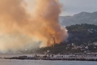 Veliki požar iznad Crvene plaže