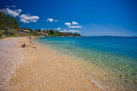 Provjerava se čistoća mora na plaži u Zadru