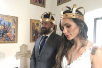 Prvo vjenčanje nakon 80 godina u hramu kod Gacka: Vjenčali se Srpkinja i Francuz