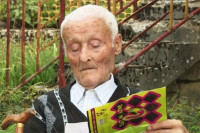 Blagoje Boljanović jedan od najstarijih učitelja, u desetoj deceniji čita bez naočara