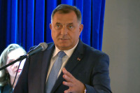 Dodik: Srpsku mogu odbraniti samo snažne politke