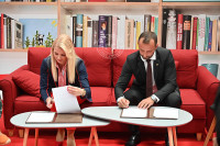 Podrška domaćem izdavaštvu i književnicima: Trivić i Đenić na Sajmu knjige potpisali sporazum o saradnji