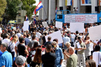 Policija kod maloljetnog demonstranta u Zagrebu našla ručno napravljenu bombu