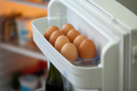 Jaja nikako ne smijete da čuvate u vratima frižidera, evo i zašto