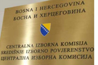 CIK BiH kaznio tri stranke: Elzina Pirić uporedila Izetbegovićev plakat sa fašističkim pozdravom