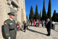 Милуновић положио вијенац на споменик на Зејтинлику