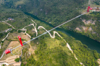 Kina: Impozantni stakleni most turistička atrakcija