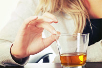 Nekoliko čašica alkohola dnevno smanjuje rizik od opake bolesti