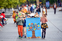 Mališani prodefilovali u kostimima omiljenih junaka FOTO