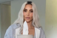 Ким Кардашијан снимила упутство како ставити марамице у кутију па постала мета исмијавања