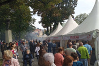 Мирис ћевапа шири се Бањалуком: Туристи преплавили град, доминирају Словенци ФОТО