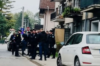 Bihać: Muž udavio suprugu u centru grada, policija traga za njim