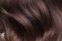 Ova boja kose je hit jeseni, pristaje skoro svim tonovima kože i lako se održava