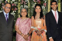 Упознајте супругу новог британског премијера: Лијепа Индијка богатија је од свог супруга