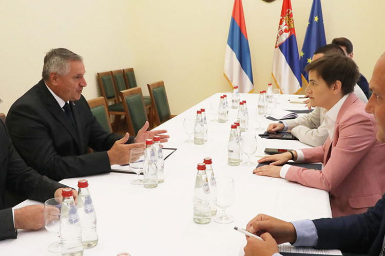 Viškovi si congratula con Brnabić per la sua elezione a Primo Ministro