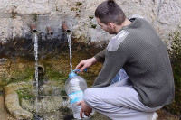 Sedam uzoraka flaširane vode u FBiH bakteriološki neispravno