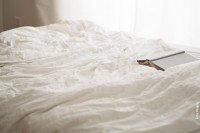 Spavate u odvojenim krevetima – kako to utiče na vaš brak