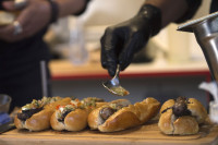 Luks Hot dog u Lucernu košta čak 250 franaka