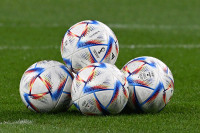 Фудбалске лопте за Мундијал се пуне на продужном каблу прије игре
