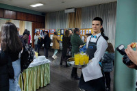 Ђаци Угоститељске школе прикупљали помоћ за малог Димитрија
