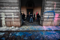 Klimatski aktivisti bacili farbu na Milansku skalu