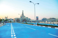Zašto su neki putevi u Kataru obojeni u plavo?