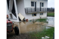 Вода продрла у неколико објеката у Костајници