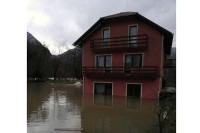 Излила се Уна, српској повратничкој породици поплављена кућа