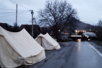 SAD duboko zabrinute zbog situacije na KiM, odmah ukloniti blokade