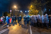 Хаос испред Скупштине Црне Горе: Сукоб полиције и демонстраната ВИДЕО