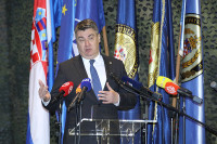 Милановић: Смијешно је Украјини доделити статуст земље кандидата за ЕУ