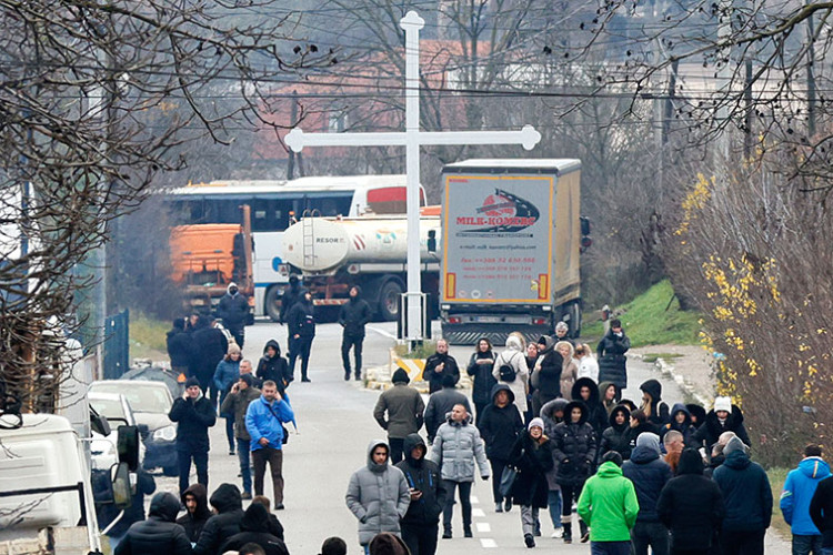 Srbi sa sjevera Kosova i Metohije proveli su na barikadama i treću noć