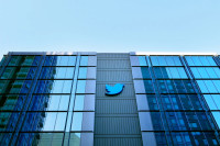 Твитер, тужба за неплаћену кирију и распродаја канцеларијских "реликвија"