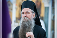 Јоаникије позвао на стрпљење и молитву за мир, уз подршку Србима на КиМ