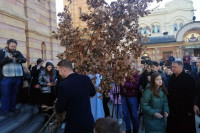 Svečano dočekan badnjak ispred Hrama Hrista Spasitelja u Banjaluci