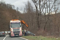 Возило слетило у корито Врбање