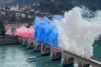 U čast Republike Srpske: "Delije" priredile bakljadu na čuvenom mostu u Višegradu (FOTO/VIDEO)